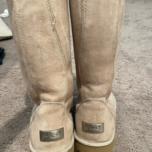 Authentic UGG uptown boots - Picture 4 of 15